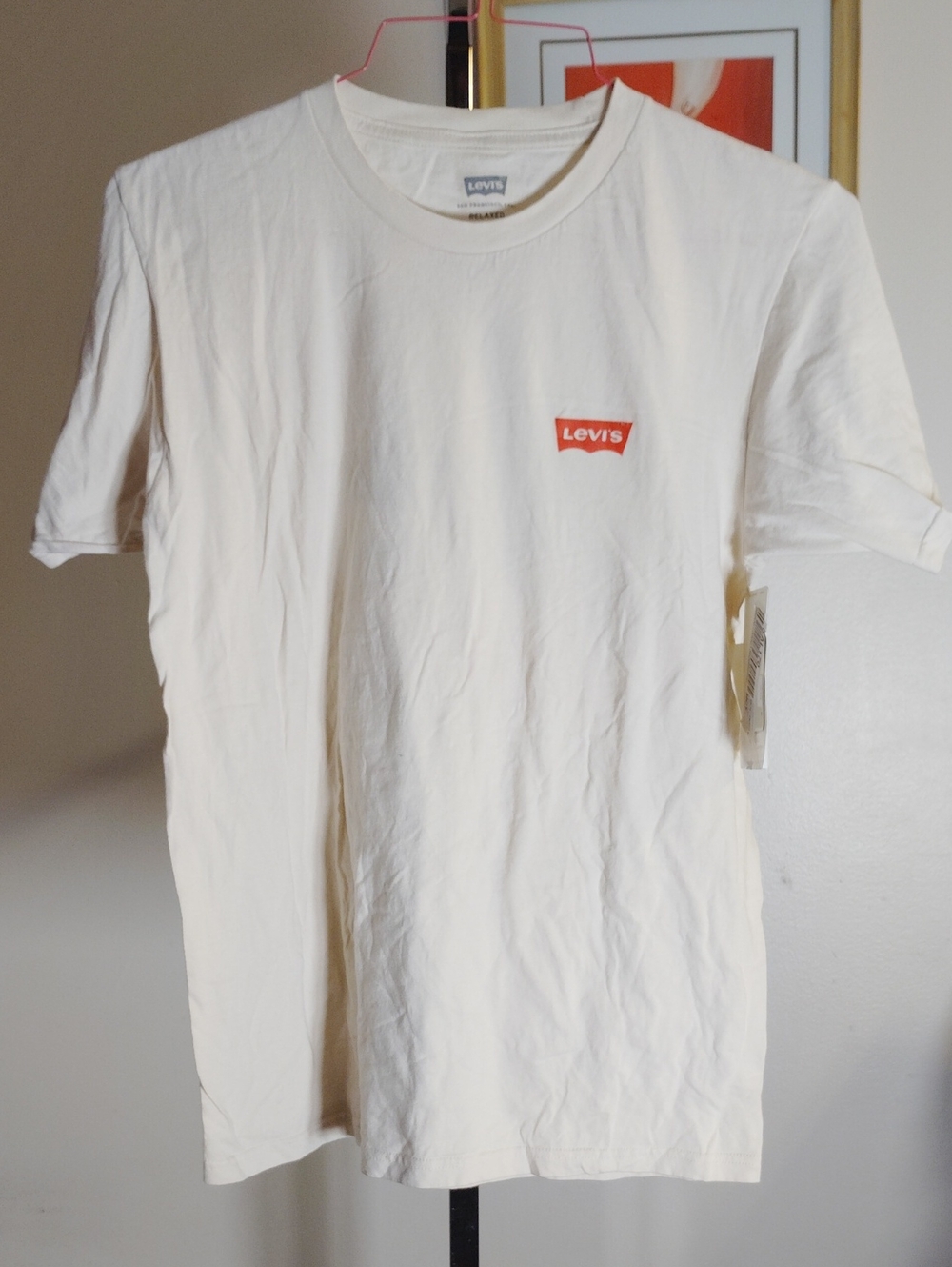 Levi's Cream Short-Sleeve T-Shirt with Small Red Logo